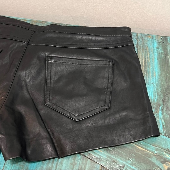 Zara Black Faux Leather Shorts Size Small - Picture 7 of 10